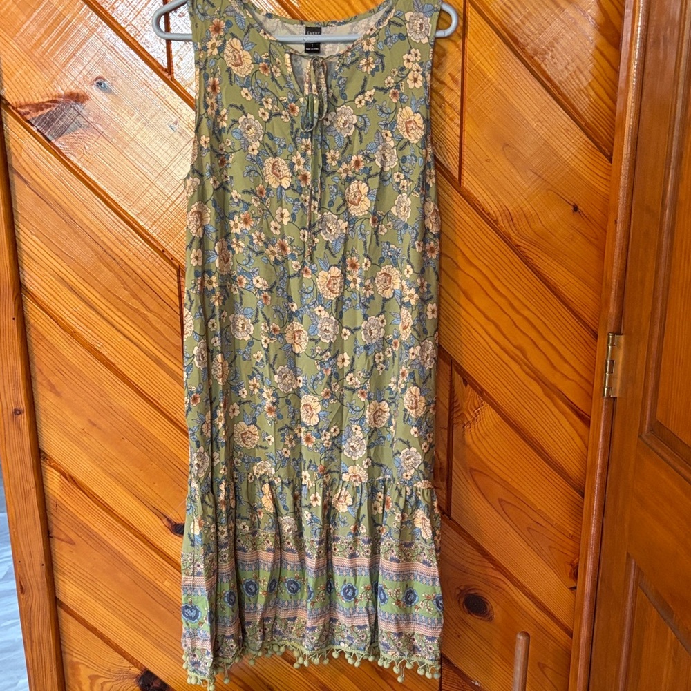 Floral Sleeveless Dress with Ruffle Hem